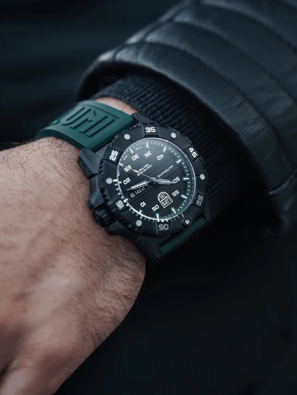 Luminox XS.3877 men's watch Master Carbon Seal Automatic 45mm 20ATM