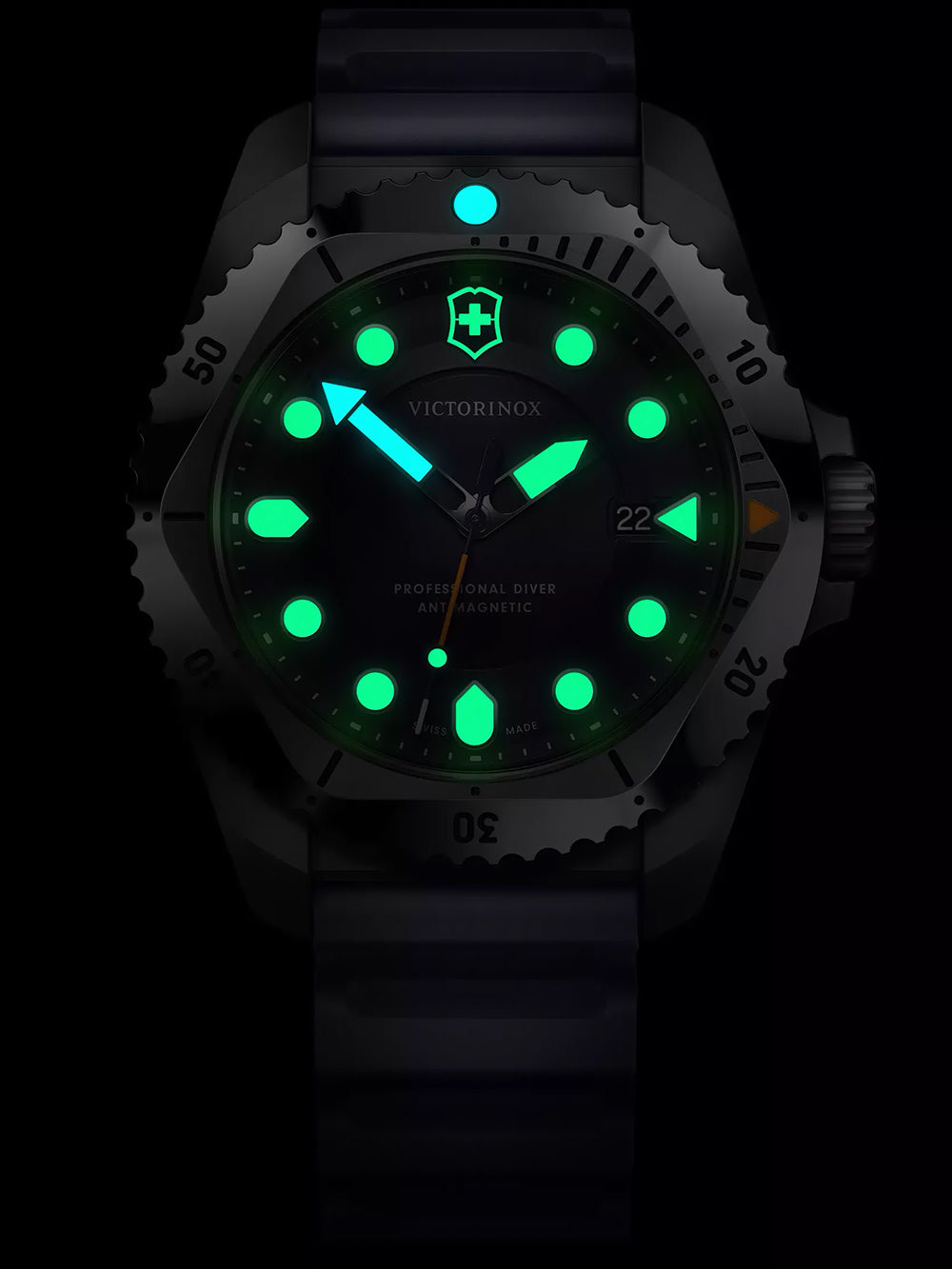 Victorinox 241991 men's watch Dive Pro Quartz 43mm 30ATM