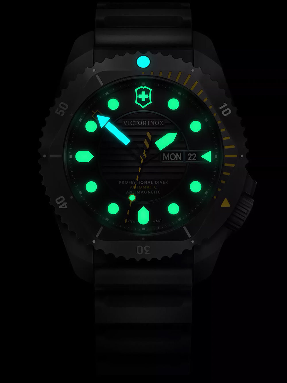 Victorinox 241997 men's watch Dive Pro Automatic Titanium 43mm 30ATM